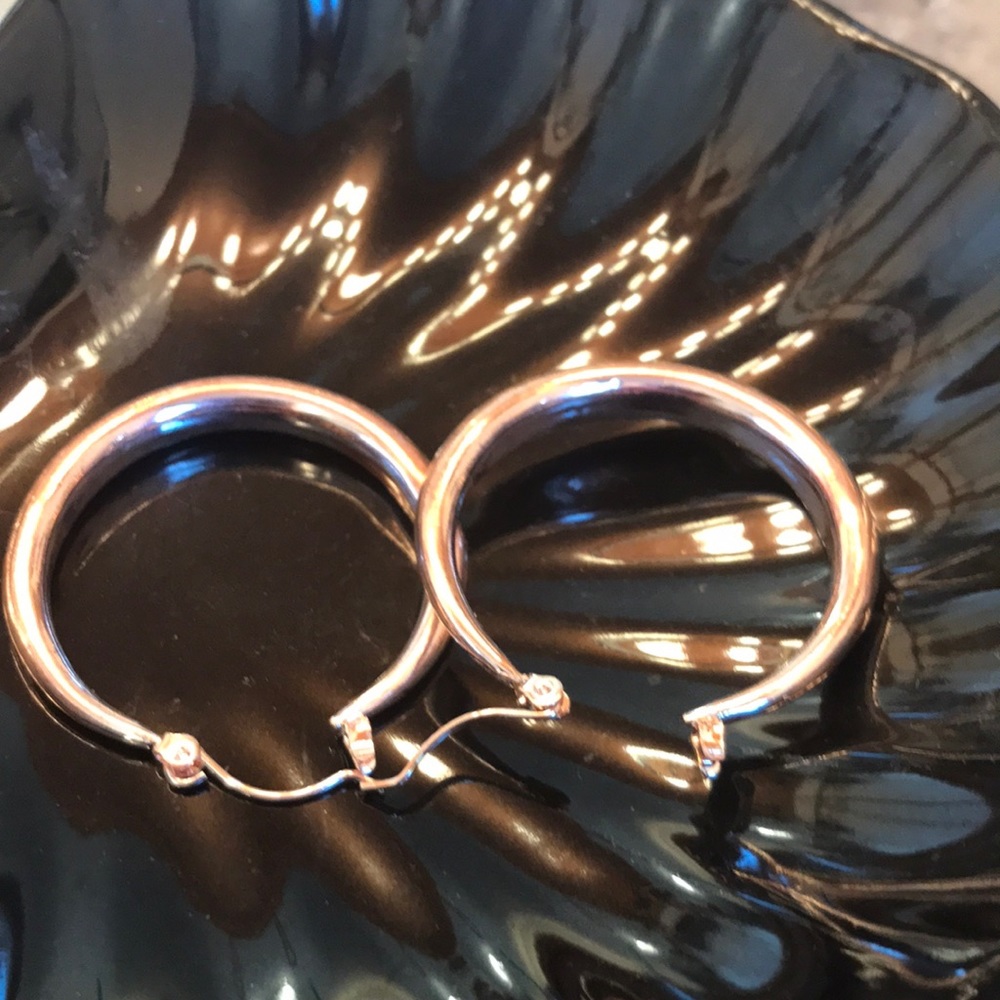 Gold tone hoop earrings